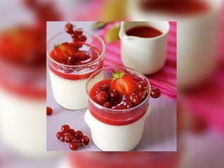 Panna cotta au lait de coco et aux fruits rouges